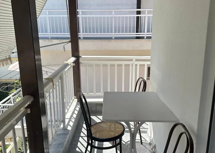 Flora * Olympiakí Aktí