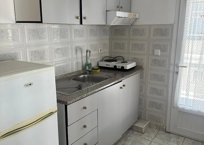 Flora * Olympiakí Aktí